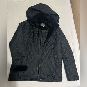 Black quilted coat with faux fur trim, hood, and pockets #winterfashion